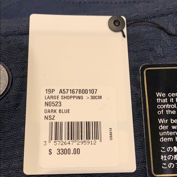 Chanel N0523 large shopping bag in navy - Picture 8 of 8